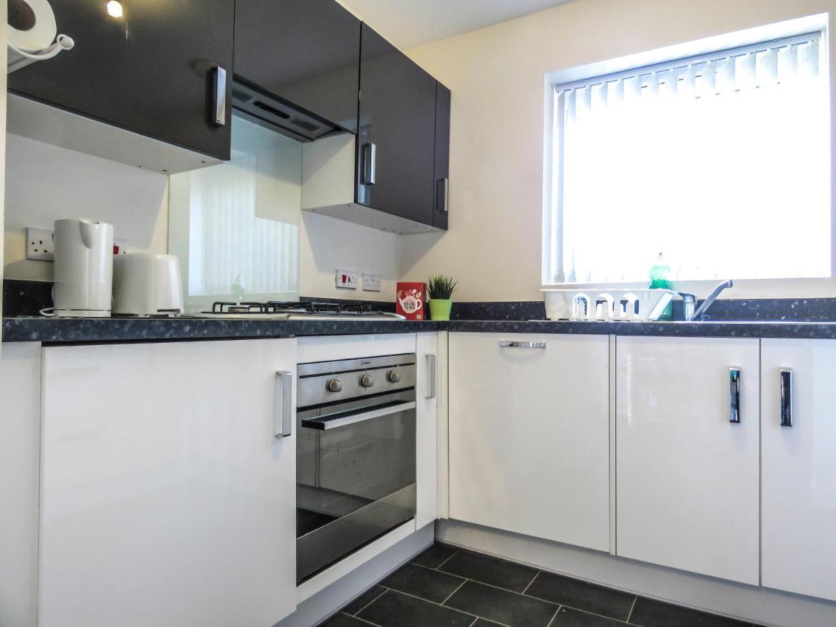 Tudors Esuites 4 Bedroom House Driveway & Garden Birmingham Bagian luar foto