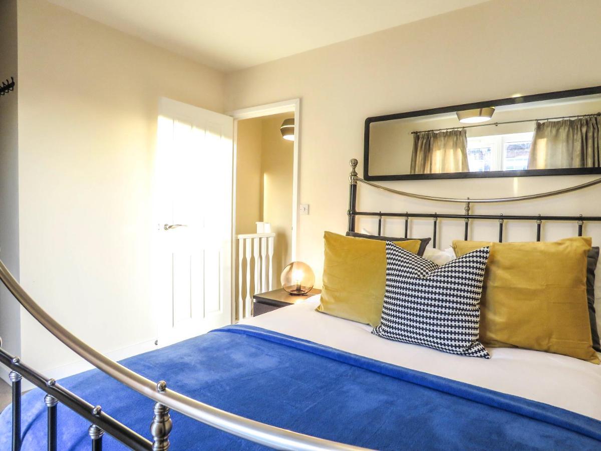 Tudors Esuites 4 Bedroom House Driveway & Garden Birmingham Bagian luar foto