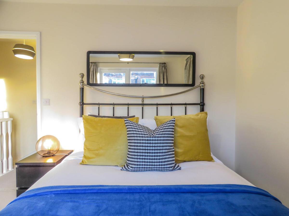 Tudors Esuites 4 Bedroom House Driveway & Garden Birmingham Bagian luar foto