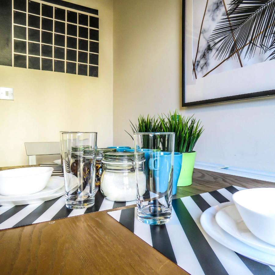 Tudors Esuites 4 Bedroom House Driveway & Garden Birmingham Bagian luar foto